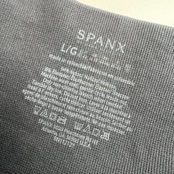 Spanx Look at Me Now Seamless Leggings, Black Camo, Size L - Picture 10 of 10